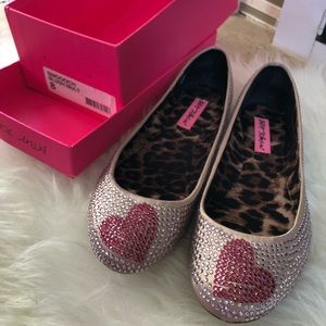 Betsey Johnson Smooch Flats